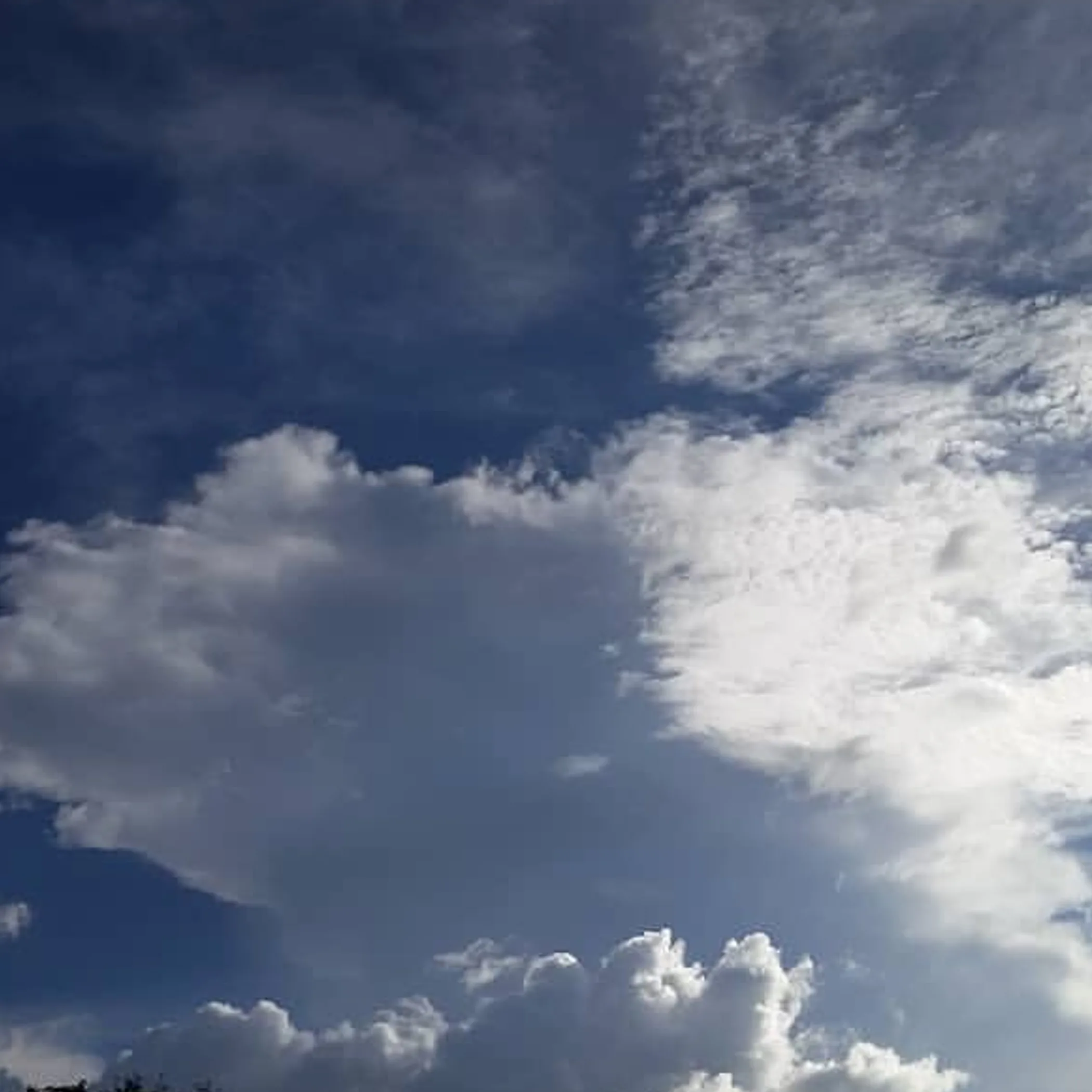 clouds in northern territory sky